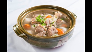 CANH SƯỜN NON NẤU KHOAI SỌ (Thố)